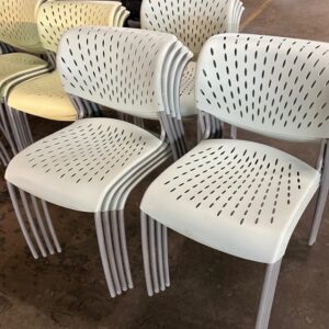 Izzy Design Cafeteria Chair